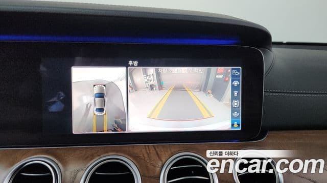 Mercedes-Benz E-Class 2019 — ფოტო 15/20