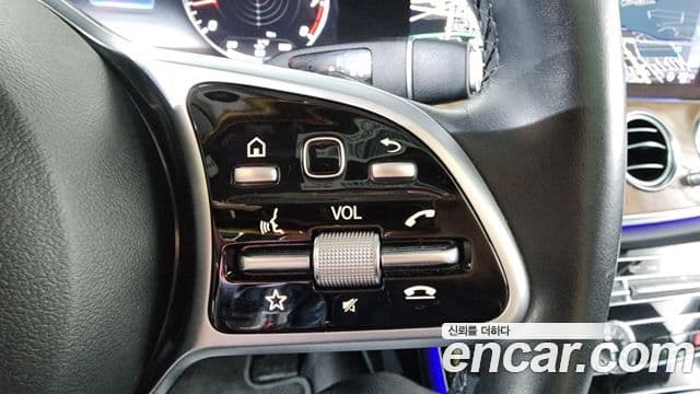 Mercedes-Benz E-Class 2019 — ფოტო 17/20