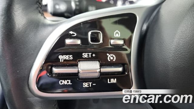 Mercedes-Benz E-Class 2019 — ფოტო 18/20