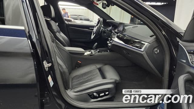 BMW 5 Series 2020 — фото 11 из 20