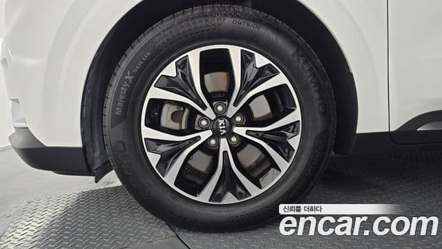 Kia Carnival 2021 — фото 5 из 20
