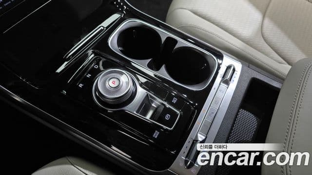 Kia Carnival 2021 — фото 9 из 20