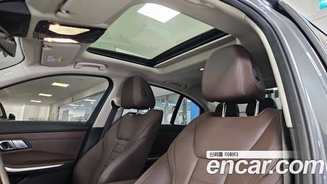 BMW 3 Series 2022 — фото 11 из 20