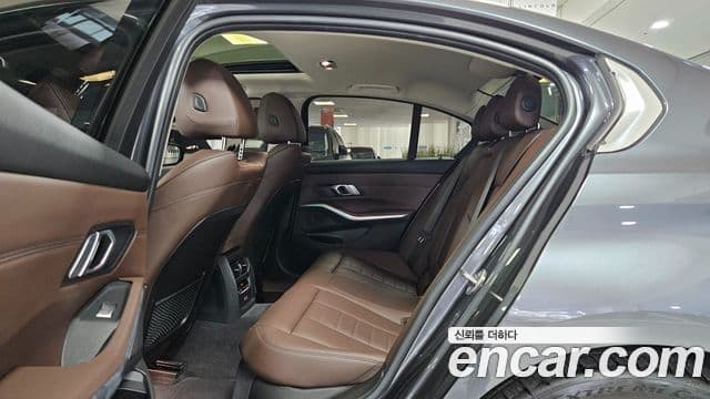 BMW 3 Series 2022 — фото 12 из 20