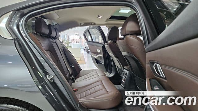 BMW 3 Series 2022 — фото 13 из 20