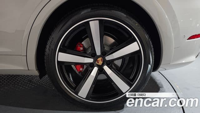 Porsche Cayenne 2025 — Şəkil 10/42