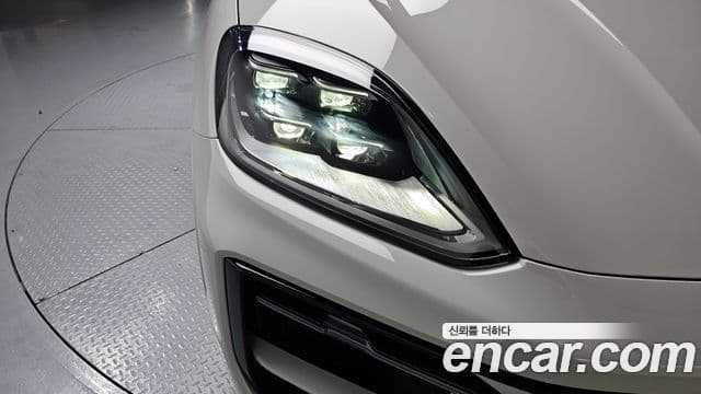 Porsche Cayenne 2025 — Şəkil 38/42