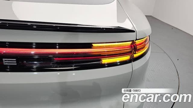 Porsche Cayenne 2025 — Şəkil 36/42