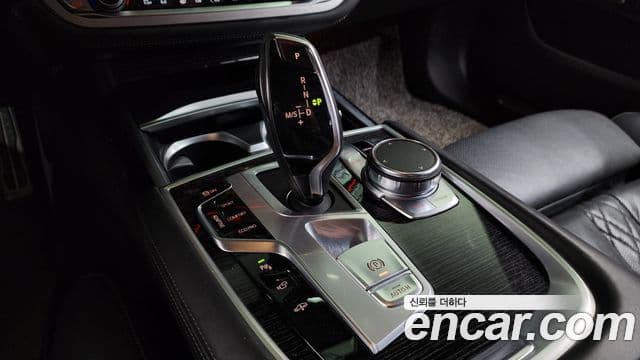 BMW 7 Series 2018 — Фото 9/20
