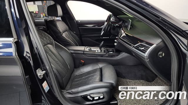 BMW 7 Series 2018 — Фото 11/20
