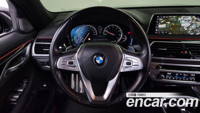 BMW 7 Series 2018 — Фото 13/20