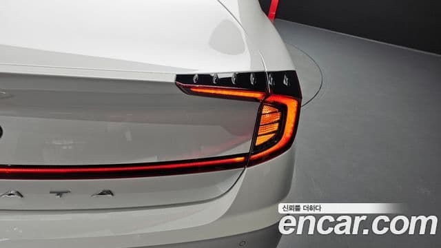 Hyundai Sonata Hybrid 2021 — ფოტო 21/36