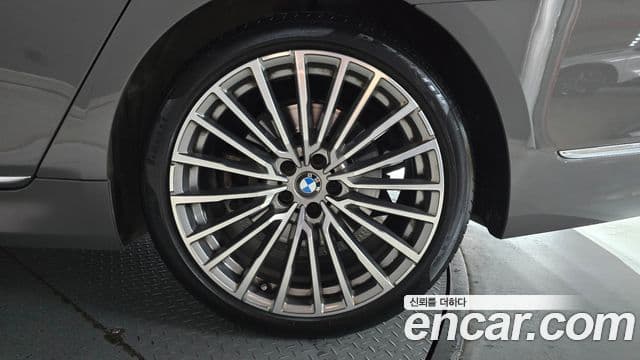 BMW 7 Series 2021 — Photo 4/33