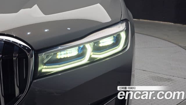 BMW 7 Series 2021 — Photo 12/33