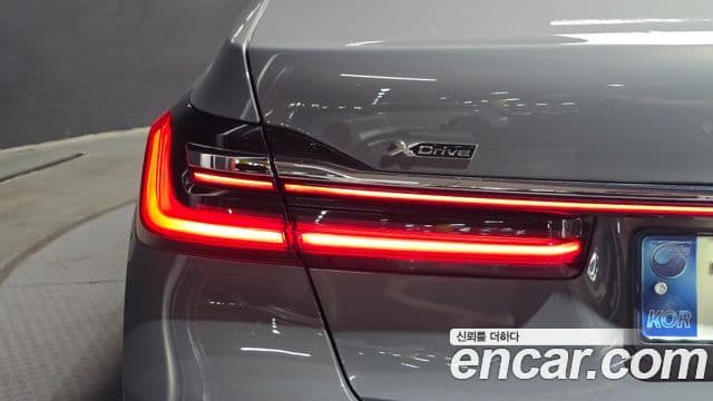 BMW 7 Series 2021 — Photo 24/33