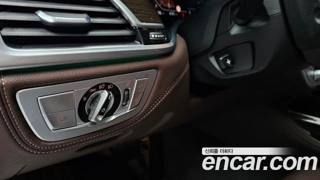BMW 7 Series 2021 — Photo 17/33