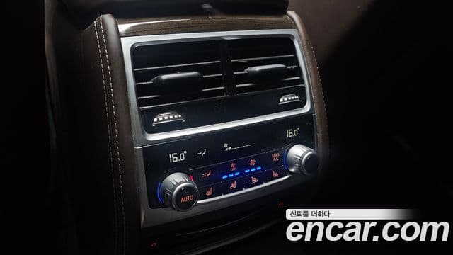 BMW 7 Series 2021 — Photo 13/33