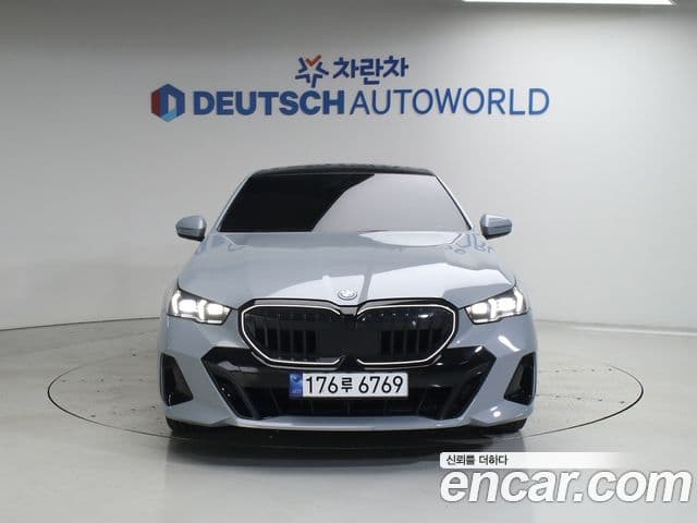 BMW 5 Series 2024 — Photo 10/19