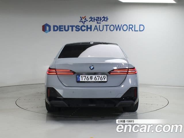 BMW 5 Series 2024 — Photo 7/19