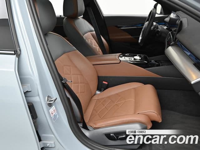 BMW 5 Series 2024 — Photo 16/19