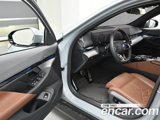 BMW 5 Series 2024 — Photo 18/19