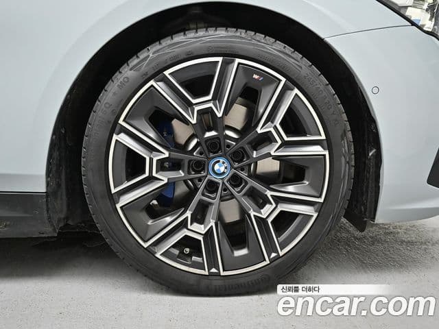 BMW 5 Series 2024 — Photo 11/19