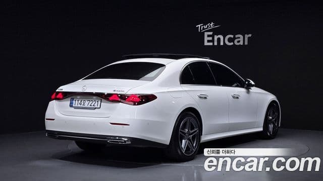Mercedes-Benz E-Class 2024 — ფოტო 2/20