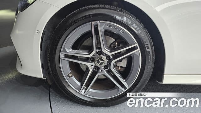 Mercedes-Benz E-Class 2024 — ფოტო 5/20