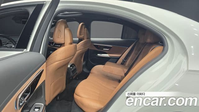 Mercedes-Benz E-Class 2024 — ფოტო 11/20