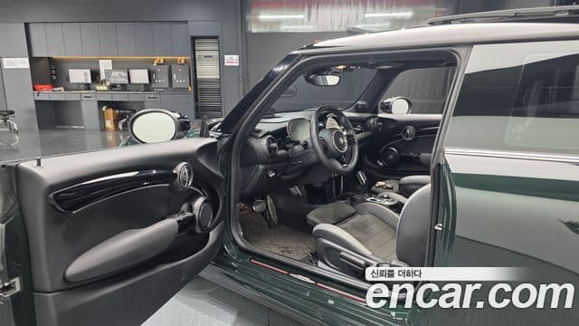 Mini Cooper S 2022 — фото 10 из 20