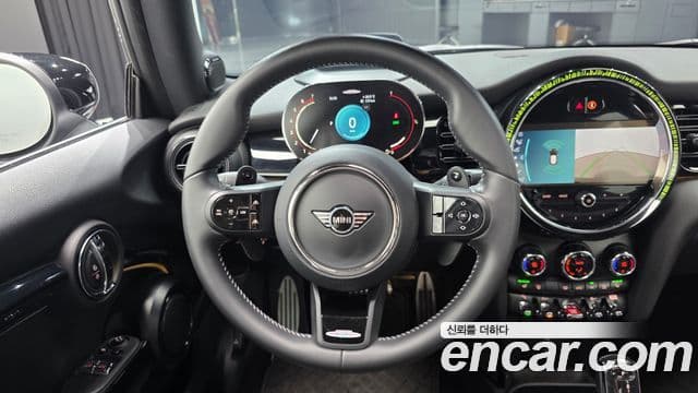 Mini Cooper S 2022 — фото 12 из 20