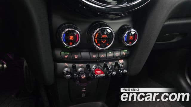 Mini Cooper S 2022 — ფოტო 17/20