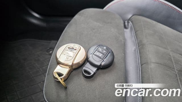 Mini Cooper S 2022 — фото 18 из 20