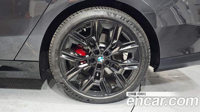 BMW 5 Series 2025 — Photo 23/34