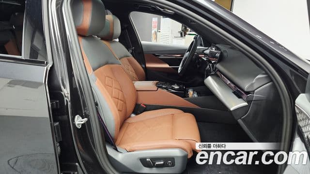 BMW 5 Series 2025 — Photo 30/34