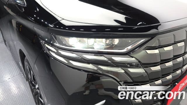 Toyota Alphard 2025 — Şəkil 27/36
