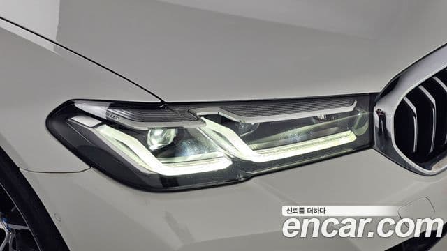 BMW 5 Series 2021 — Photo 18/34