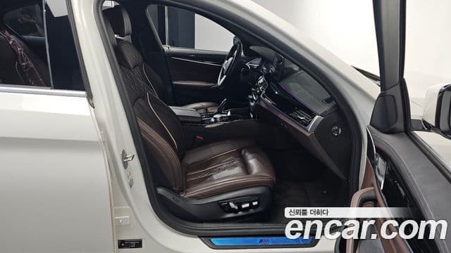 BMW 5 Series 2021 — Photo 24/34