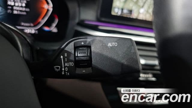 BMW 5 Series 2021 — Photo 22/34