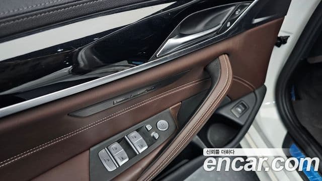 BMW 5 Series 2021 — Photo 7/34