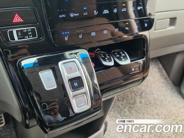 Hyundai Staria 2022 — ფოტო 7/19