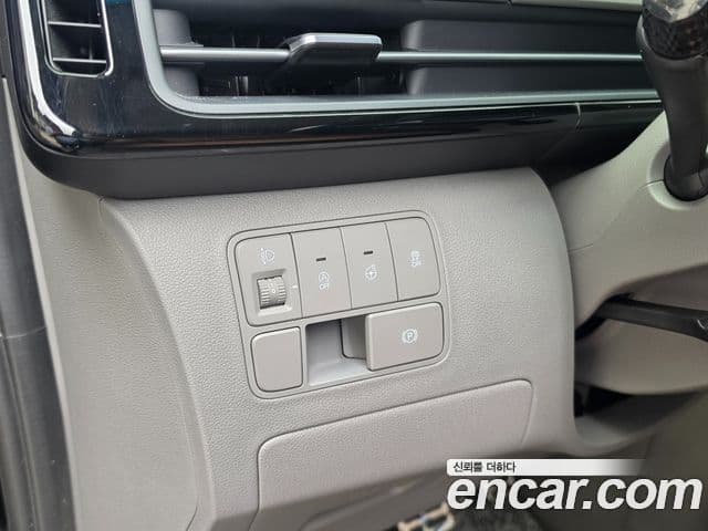 Hyundai Staria 2022 — ფოტო 8/19