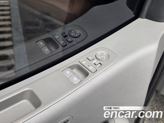 Hyundai Staria 2022 — ფოტო 13/19