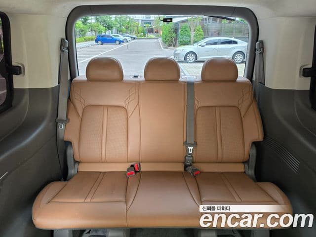 Hyundai Staria 2022 — ფოტო 17/19