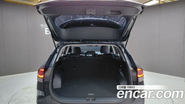 Kia Sportage 2022 — ფოტო 19/20