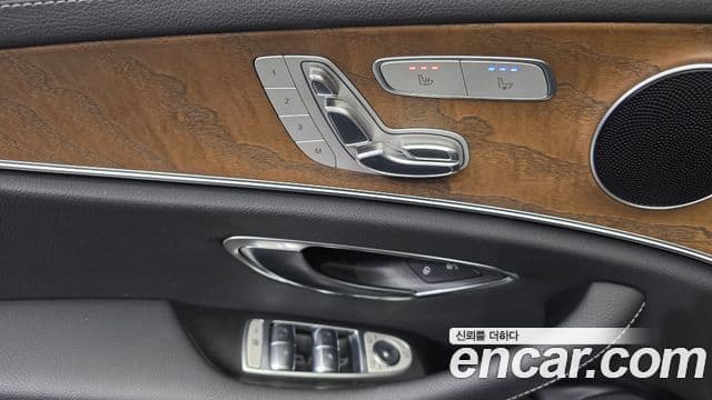 Mercedes-Benz E-Class 2021 — фото 13 из 20