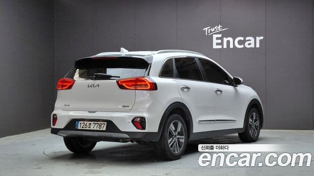 Kia Niro 2021 — ფოტო 2/20