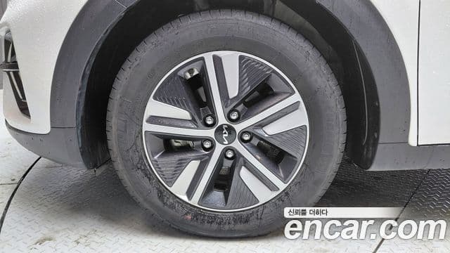 Kia Niro 2021 — ფოტო 5/20