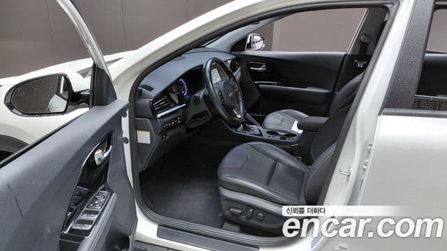 Kia Niro 2021 — ფოტო 10/20