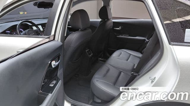 Kia Niro 2021 — ფოტო 12/20